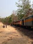 ระทึก! ล้อหัวรถจักรหลุดรางที่ลำปาง กระทบรถไฟสายเหนือทุกขบวน