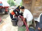 ปภ.ขนน้ำแจกชาวห้วยโปร่ง แม่ฮ่องสอน พบชาวบ้าน 5 พันเจอภัยแล้งครั้งแรก