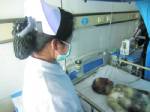 ลูกวัย 13 เสี่ยงชีวิตช่วยแม่ไฟไหม้ จนไฟคลอกทั้งตัว
