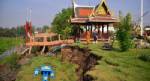 ตลิ่งหน้าวัดกรุงเก่าทรุดยาวเกือบ 200 เมตร จนศาลาท่าน้ำพังเสียหาย