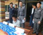 ตำรวจมุกดาหารจับหนุ่มเมืองลิงพร้อมยาบ้าเกือบ 2 หมื่นเม็ด