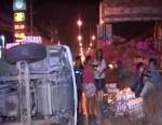 อุบัติเหตุรถบรรทุกเบียร์ ล้อระเบิด พลิกคว่ำ ย่านลำลูกกา!  (ชมคลิป)