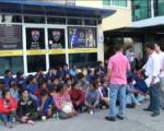 ตม.ชลบุรีจับแรงงานเขมรลอบเข้าเมืองโดยไม่รับอนุญาต