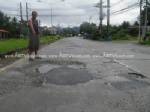 ชาวพังงาโวยถนนเลี่ยงเมืองชำรุดเป็นหลุมเป็นบ่อ ไร้ผู้รับผิดชอบ