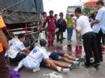 นักเรียน ม.4 ซ้อนสามชนท้ายสิบล้อดับคาที่ 2 ศพ