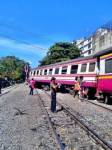 รถไฟตกราง เร่งสอบสาเหตุกลับประแจผิดพลาด
