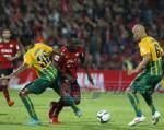 "กิเลน" ไร้มุ้ย-วินนี บุกทุบอาร์มี 2-0 แซงจ่าฝูง