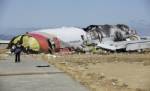 เผยนักบินเครื่องเอเชียนาอยู่ระหว่างฝึกบิน 777 คาดเด็กสาวจีนที่ตายอาจถูกรถกู้ภัยทับ (ชมคลิป)