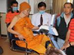 “พ่อคูณ” อาการดีขึ้น แพทย์ระบุหากไม่มีไข้ให้กลับวัดก่อนเข้าพรรษา