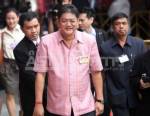 กมธ.งบปี 57 คาดสภาบรรจุวาระกลาง ส.ค.- ปชป.แฉ อสส.ชงขอ 1.4 แสนล่า “วัฒนา” ที่เขมร