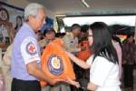 มูลนิธิอาสาเพื่อนพึ่ง (ภาฯ) ยามยาก มอบถุงยังชีพผู้ประสบอุทกภัยทองผาภูมิ