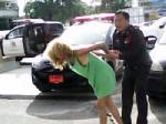 สาวรัสเซียซวย! ชาวบ้านแจ้งความเหตุส่งเสียงดัง ตร.ตรวจบ้านพบกัญชา