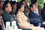 “ยิ่งลักษณ์” เยือนกองทัพบก ชมโชว์-หม่ำมื้อเที่ยงร่วมบิ๊กทหาร