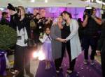 แฮปปี้! นิวซีแลนด์อนุญาต "คู่รักเกย์" จดทะเบียนสมรสเป็นครั้งแรก