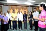 ชาวตรังรวมพลังคัดค้านย้ายผู้ว่าฯ ไปเป็นผู้ตรวจ