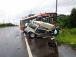 ฝนตกหนักกระบะลื่นข้ามเลนชนรถโดยสารดับ 3 ศพ