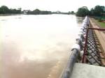 “ในหลวง” พระราชทานสิ่งของช่วยชาวกรุงเก่า อุตุฯ เตือนฝนยังตกหนัก