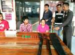 ตร.เลาขวัญสนธิฝ่าย ปค.กวาดล้างอาชญากรรมจับ 3 ผู้ต้องหาพร้อมอาวุธปืน-ฝิ่น