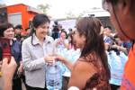 “ปู” ลงบางคล้า ดูใจชาวบ้านน้ำท่วม มั่นใจมวลน้ำไม่ทะลักเข้า กทม.