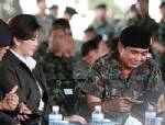 “ยิ่งลักษณ์” ถกกลาโหม-บัวแก้ว ปมคำตัดสินพระวิหารจันทร์นี้ “บิ๊กตู่” สั่งทหารชายแดนนิ่ง