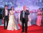 หนุ่มไทยจูงมือเจ้าสาวชาวจีนบินลัดฟ้าแต่งงานที่ “ภูเก็ตแฟนตาซี”