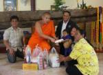 แม่หอบลูกน้อยม้ามโต-ตับแข็ง พึ่งใบบุญเจ้าอาวาสวัดราชฯ