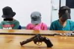 ตะครุบ 3 โจ๋วัยกระเตาะใช้ปืนปลอมถล่มพ่อค้าตลาดสัตหีบ