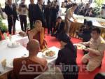 “นายกฯ ปู” นำ ครม.บำเพ็ญพระกุศลพระศพ สมเด็จพระสังฆราช