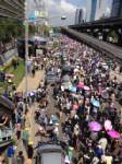 “สุเทพ” นำทัพเคลื่อนผ่านกระทรวงพลังงาน มุ่งเป้าศูนย์ราชการแล้ว