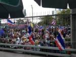 ม็อบล็อกประตูเข้า-ออก ปตท. กระทรวงพลังงานแล้ว ขู่ตัดน้ำไฟต่อไป