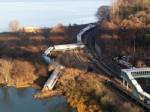 นิวยอร์กเร่งหาสาเหตุรถไฟตกราง ผู้โดยสารตาย 4 - คาด ‘ซิ่ง’ เกินพิกัด