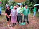 ธ.ก.ส.ร่วมกับชาวตรังปลูกต้นไม้ถวาย “ในหลวง-ราชินี”