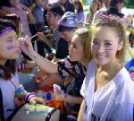 ร่วมแสดงพลัง "แพรี่ พาย" ลงทุนเขียนลายธงชาติให้ผู้ชุมนุม !?!