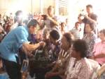 “ในหลวง” พระราชทานสิ่งของช่วยเหลือแก่ผู้ประสบภัย จ.ตรัง 1 พันชุด