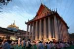 “สวดมนต์ข้ามปี” เริ่มต้นปีใหม่ สุขใจวิถีพุทธ