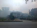 อบต.วังกระแจะ เร่งสกัดไฟไหม้หญ้าหวั่นลุกลามเข้าบ้านประชาชน