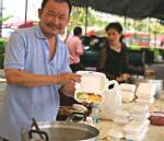 อีกแระ!?! พบ “แม้ว” พากิ๊ก กินข้าวกล่อง