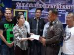 เจ้าของร้านทองมอบเงิน ตร.นครศรีฯ 5 หมื่น หลังตามรวบโจรปล้นทองได้ทันควัน