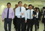 โห่ฮาปารองเท้า ปิดฉากโรดแมป "อภิสิทธิ์"