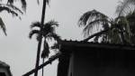 พายุลมแรง-ฝนกระหน่ำหลายพื้นที่เมืองตราด ทำบ้านเรือนเสียหาย