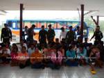 ทหารที่ชุมพรสนธิกำลังจับแรงงานต่างด้าวขณะเหมารถทัวร์เข้า กทม.