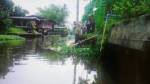 ชายชราพลัดตกน้ำลอยขึ้นอืด