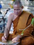 “หลวงปู่พุทธะอิสระ” แนะแก้ปัญหายั่งยืน โขกภาษีนายทุนที่ดิน-สินค้าทำลายสุขภาพ