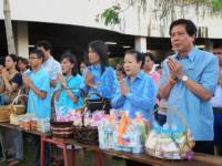 วชิระภูเก็ตพร้อมใจทำบุญตักบาตรวันแม่ ถวายเป็นพระราชกุศล