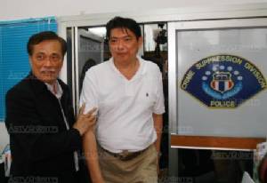 แจ้ง 4 ข้อหา"อั้งยี่- รีดส่วย" ปธ.สภา กทม.รีดส่วยแผงค้าวัดหัวลำโพง