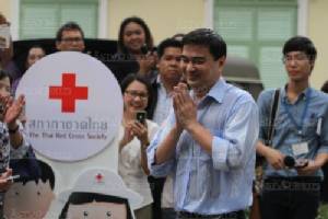 “อภิสิทธิ์” แนะ “ประยุทธ์” เป็นนายกฯ เปิดเผย-โปร่งใส ยันไม่ส่งคนลง สปช. หวั่นมีส่วนได้เสีย