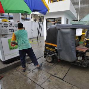 น้ำมันขึ้น S&amp;P พุ่งเหนือ 2,000 จุด-ทองคำบวกจากข้อมูล ศก.อเมริกา
