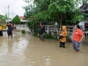 ปภ.บุรีรัมย์เตือนพื้นที่เสี่ยงภัยเฝ้าระวังน้ำท่วมฉับพลัน ดินโคลนถล่ม