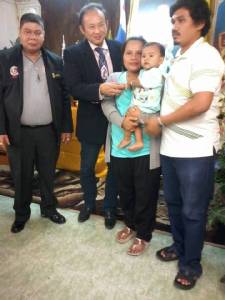 แม่ร้องเยียวยา รพ.รัฐ ทำคลอดลูกแขนพิการ