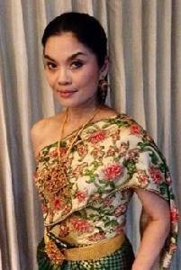 "ดร.นฎาประไพ สุจริตกุล" ใส่ชุดไทยโบราณของคุณแม่ถ่ายเถาได้พอดีเป๊ะ